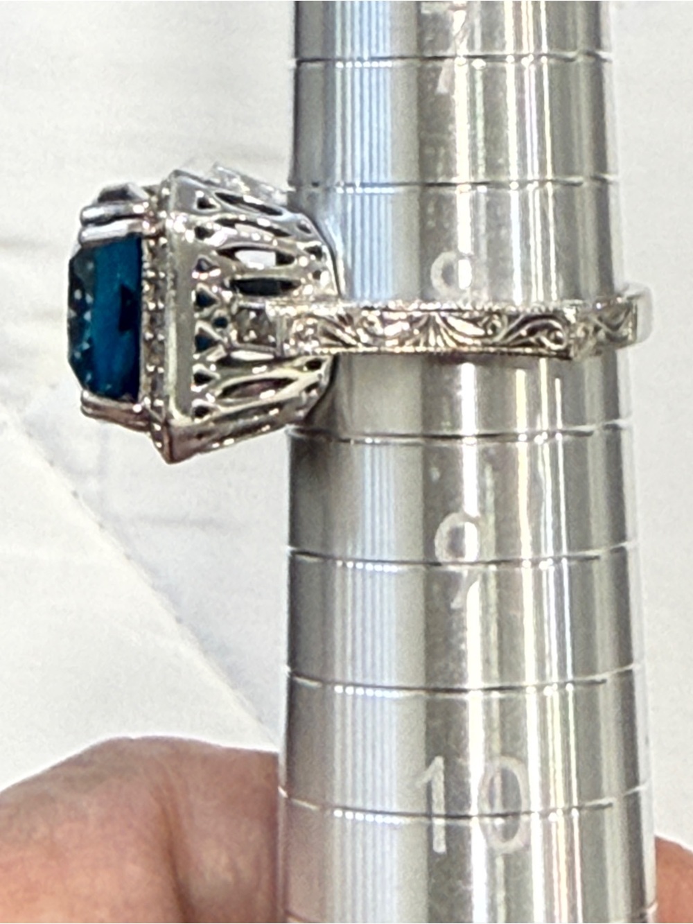 London Blue Topaz w/ Diamonds Statement Ring in 14 kt White gold 8 - Picture 8 of 12